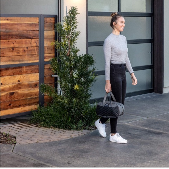 RESTECK Massager for Neck, Back, Shoulder’s with Heat Shiatsu with Travel Bag - Picture 5 of 14